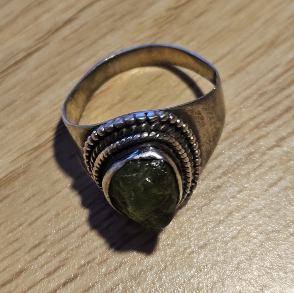 Raw Peridot Green & Silver Ring - Size 8-9 Maybe? - Picture 2 of 5